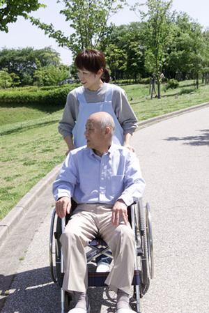 関西で介護職員初任者研修の講座を受けてみましょう